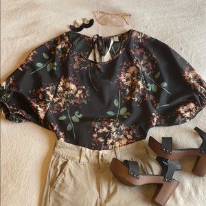 Floral 3/4 puff sleeve blouse 🌸